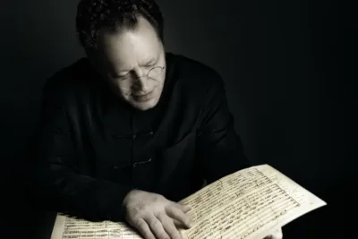 Gwiazdy z Sinfoniettą: John Axelrod