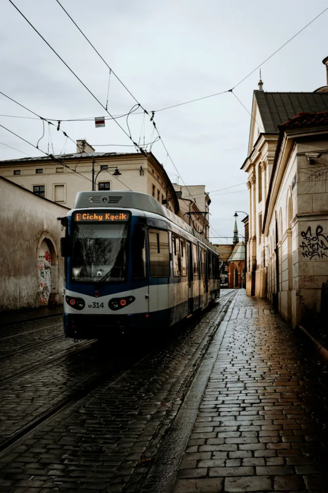 Komunikacja miejska w Krakowie: praktyczny przewodnik